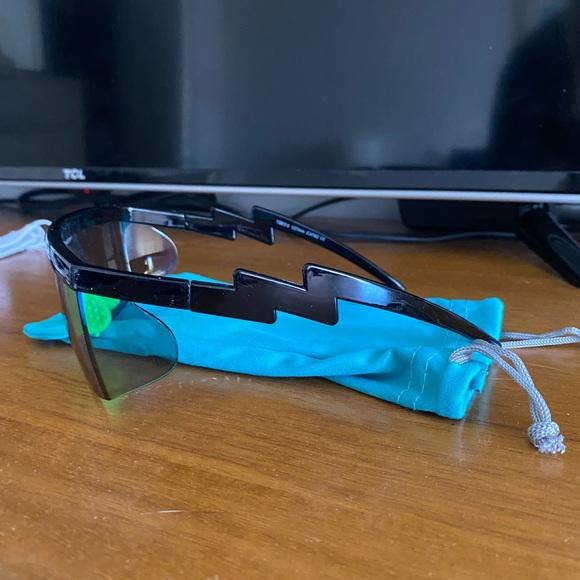 80s Sunglasses - Mirrored Lens UV Protection - Picture 3 of 3